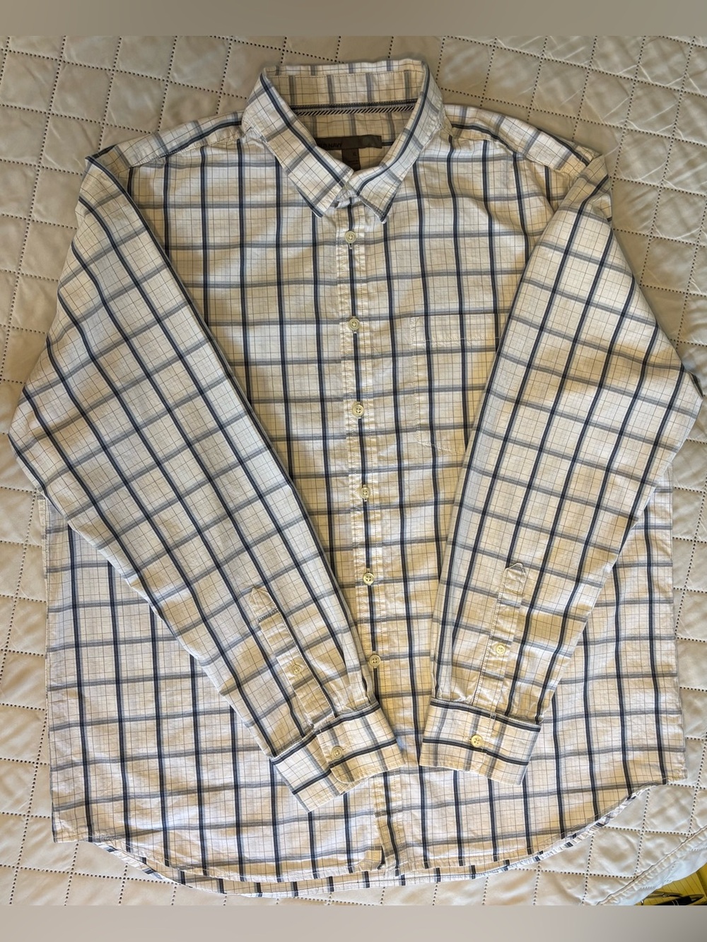Old Navy classic men’s long sleeve every day button-down shirt. 100% cotton. XL